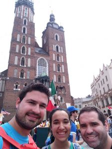 Pedro, Claudia y Sergio de turismo por Cracovia