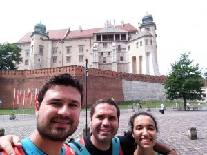 Pedro, Sergio y Claudia de turismo por Cracovia