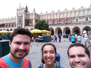 Pedro, Claudia y Sergio de turismo por Cracovia